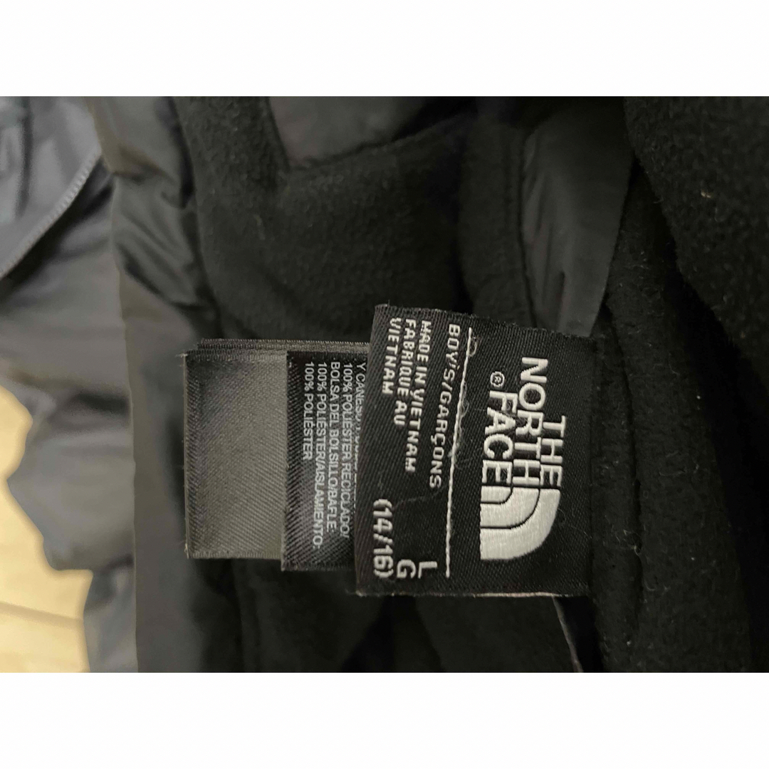 THE NORTH FACE(ザノースフェイス)の22 THE NORTH FACEの黒とグレーのリバーシブルジャケットボーイズL メンズのジャケット/アウター(ナイロンジャケット)の商品写真