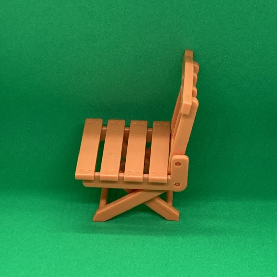 新品ミニチュア3点　木目調ガーデンテーブル・チェアー（折り畳み）ｘ２　ブラウン エンタメ/ホビーのおもちゃ/ぬいぐるみ(その他)の商品写真