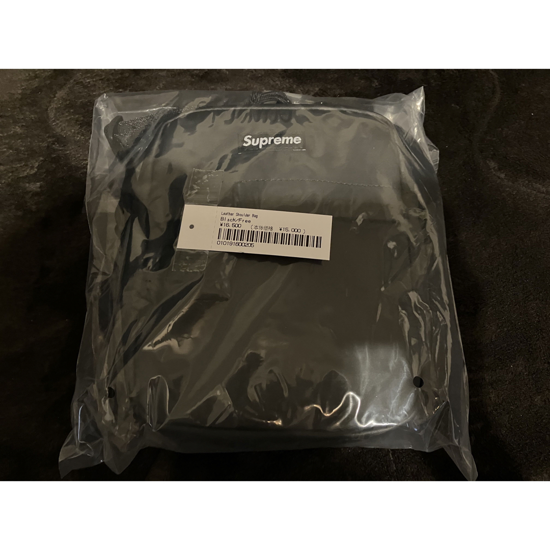 SUPREME - Leather Shoulder Bag