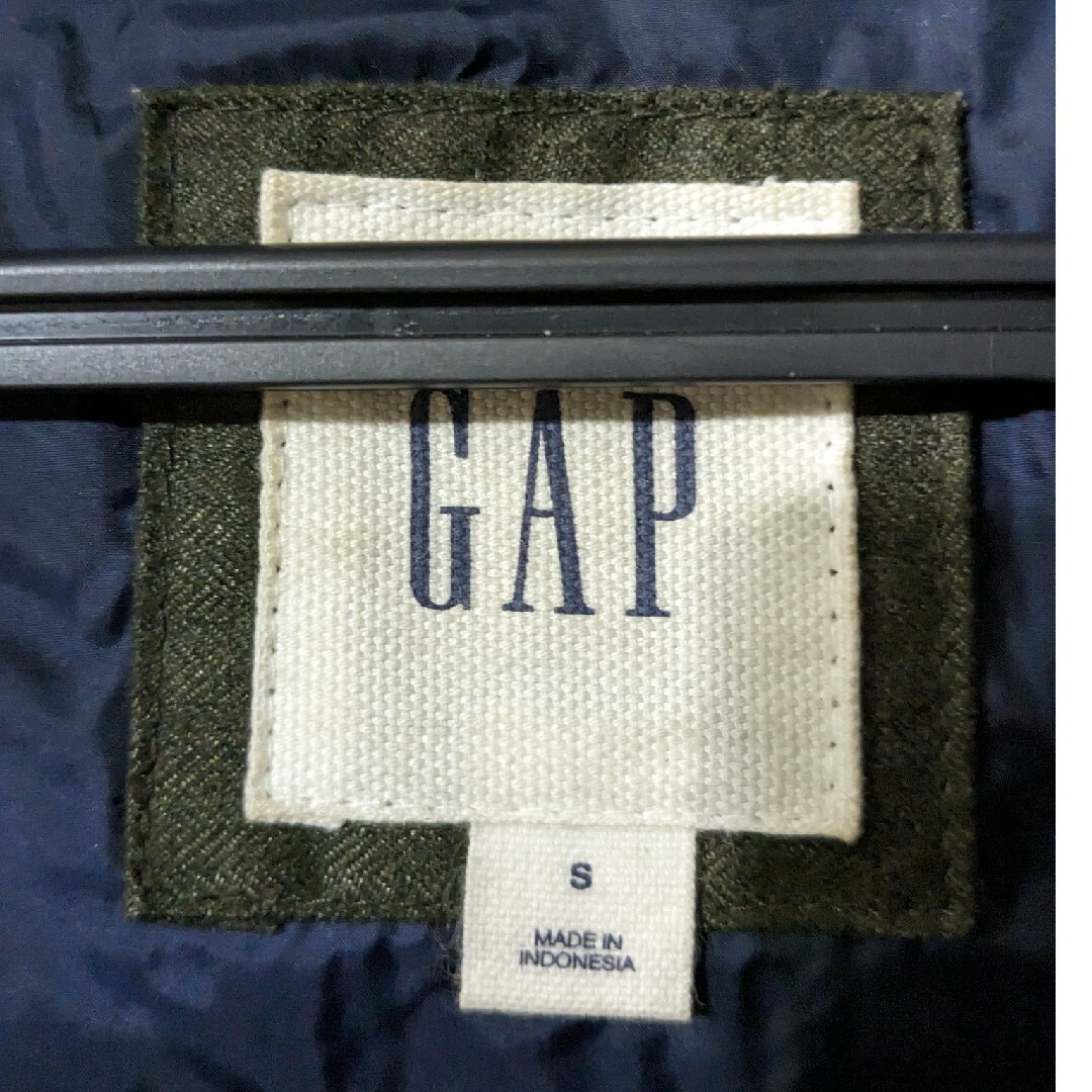 GAP(ギャップ)のGAP　ダウンジャケット　Sサイズ　カーキ メンズのジャケット/アウター(ダウンジャケット)の商品写真