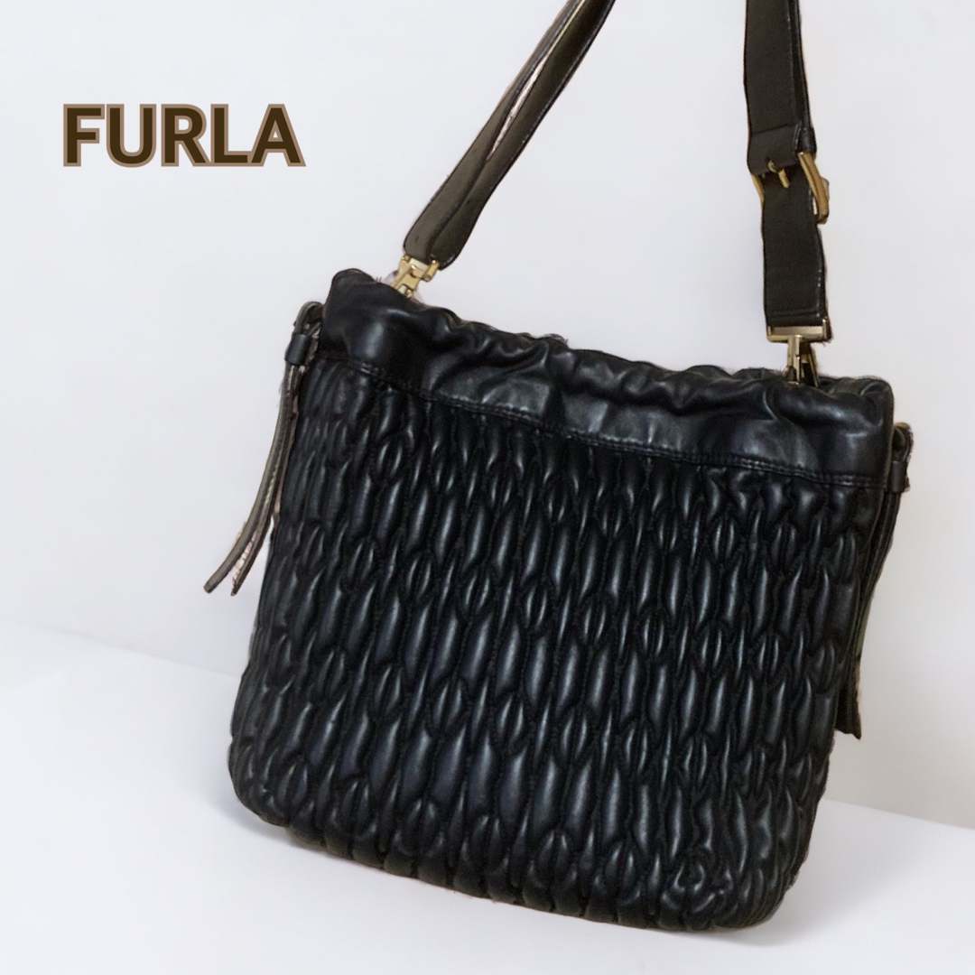 FURLA  カオス  キルティング レザー　ショルダーバッグ　ブラック　巾着レディース