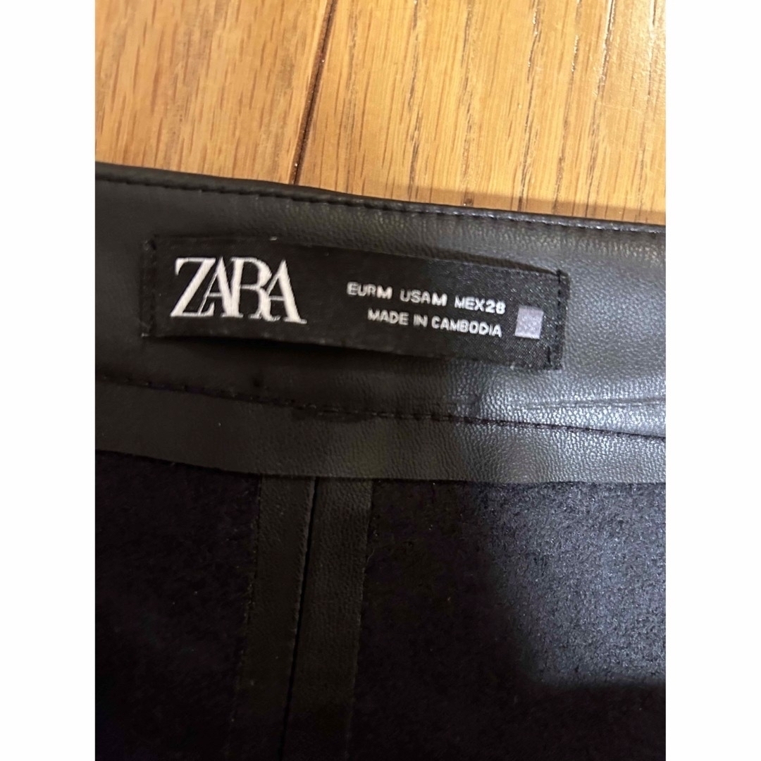 ZARA(ザラ)のzara フェイクレザーパンツ　 レディースのパンツ(スキニーパンツ)の商品写真