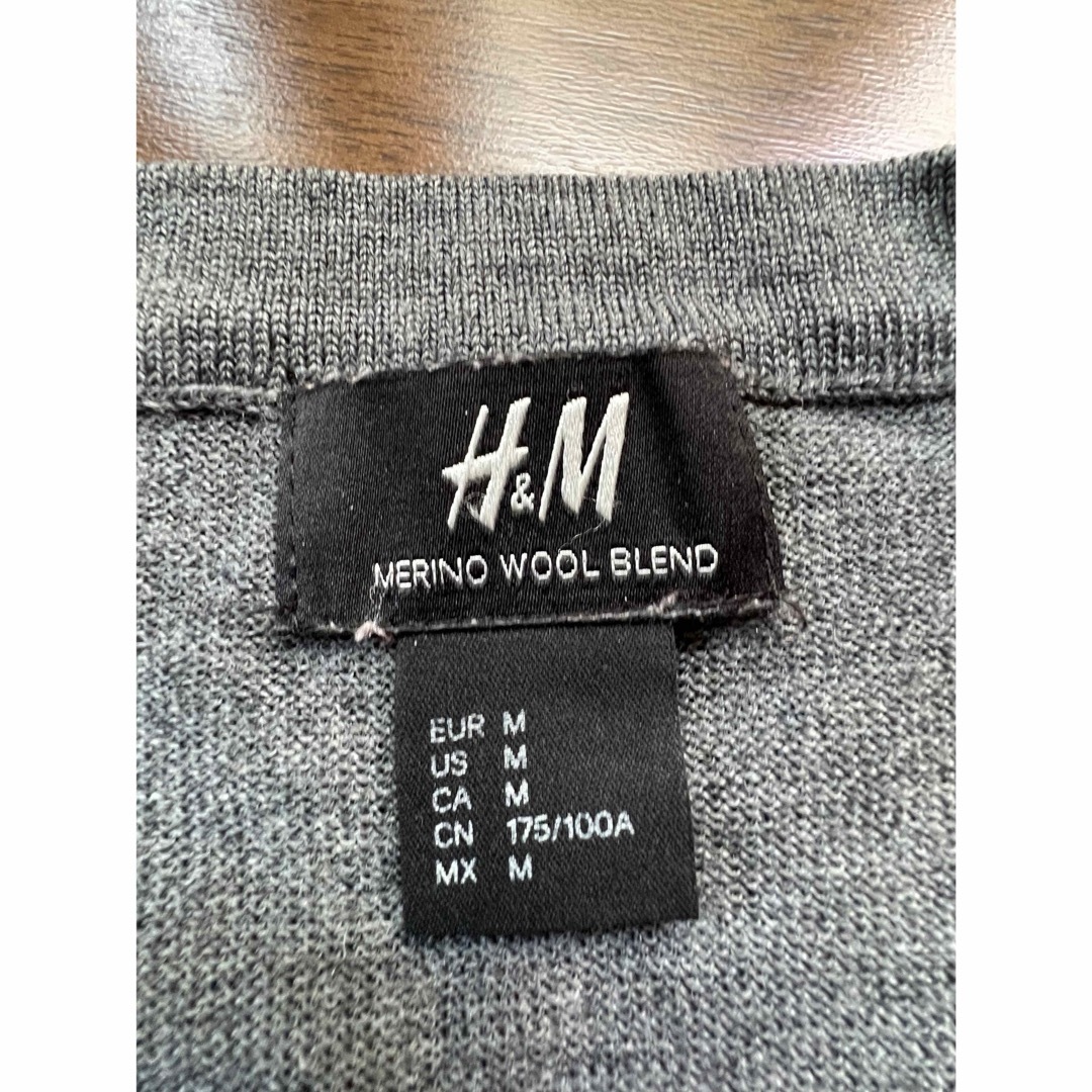 H&H(エイチアンドエイチ)のH&M メンズセーター　Mサイズ　グレー　薄手　長袖 メンズのトップス(ニット/セーター)の商品写真