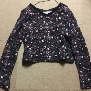 ジーユー(GU)の花柄トップス(Tシャツ(長袖/七分))