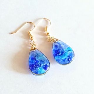 大きな雫のピアス(瑠璃色の海✧琉球ガラス)(ピアス)