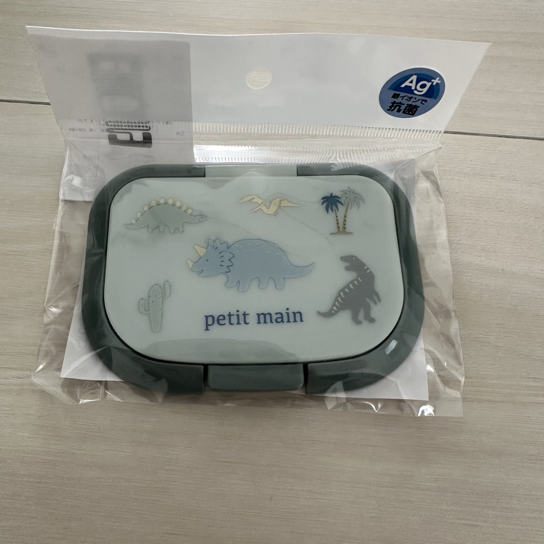 petit main(プティマイン)の【petit main】新品未使用✩おしりふき蓋　恐竜 キッズ/ベビー/マタニティのおむつ/トイレ用品(ベビーおしりふき)の商品写真