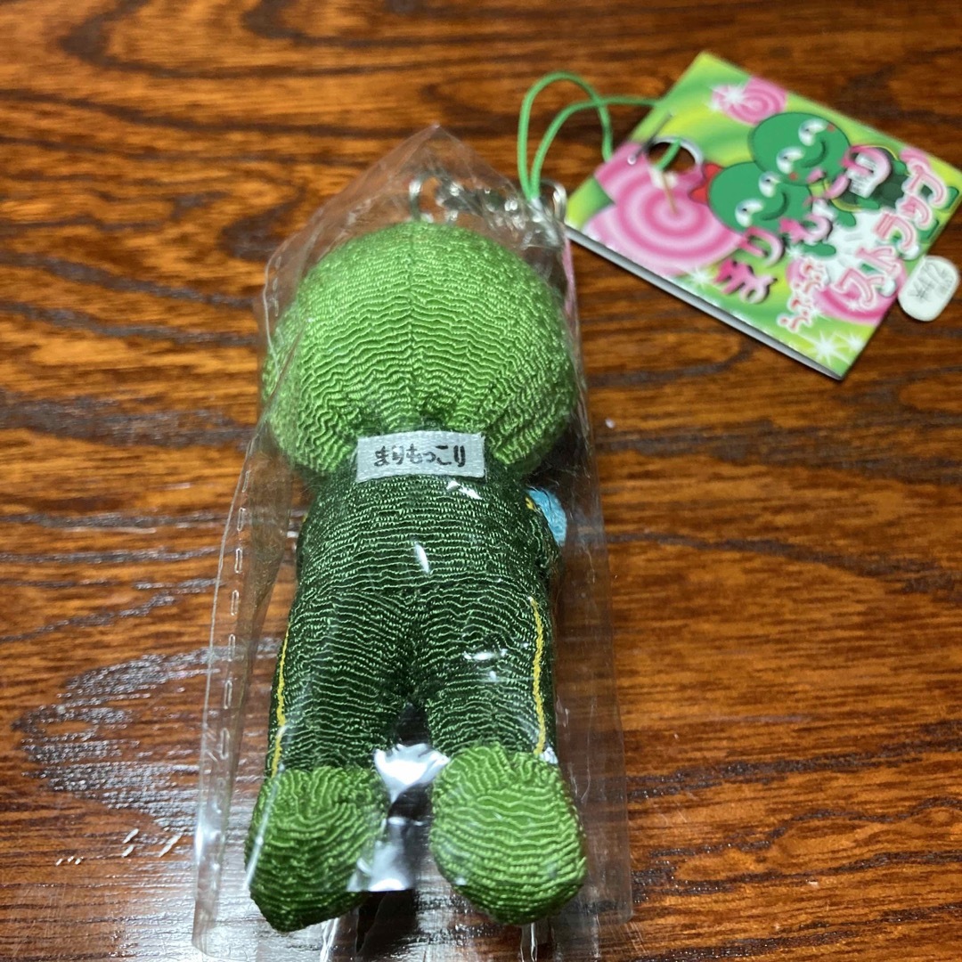 まりもっこり　らぶらぶストラップ　イニシャルC  新品　北海道　キャラクター エンタメ/ホビーのおもちゃ/ぬいぐるみ(キャラクターグッズ)の商品写真