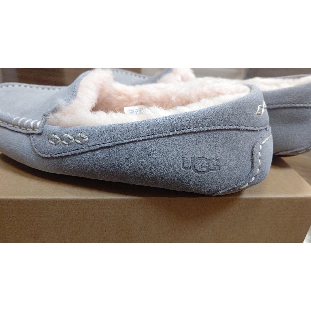 UGG(アグ)のUGG　アグ　アンスレー　モカシン　ライトグレー レディースの靴/シューズ(ローファー/革靴)の商品写真