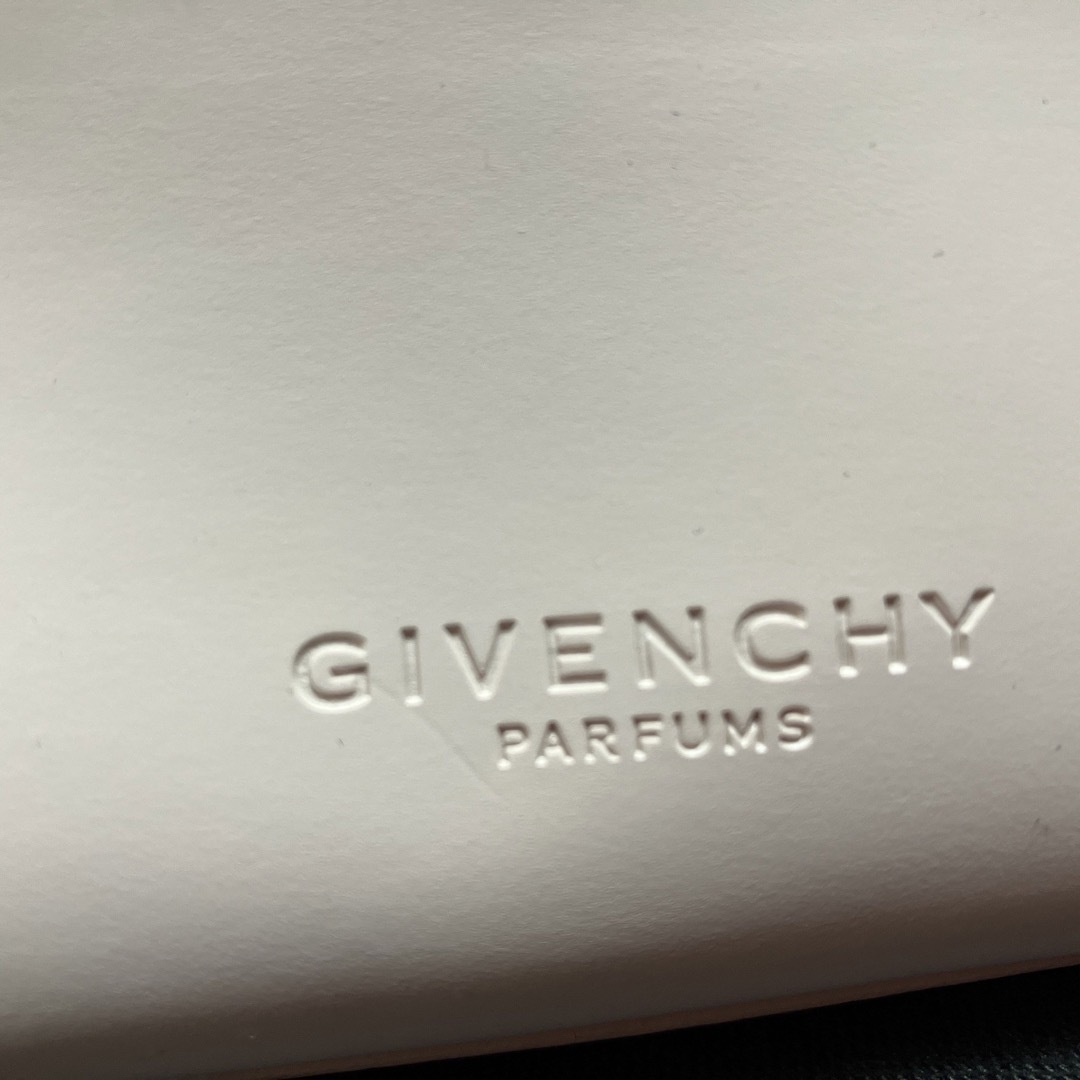 GIVENCHY(ジバンシィ)のジバンジー　ミニポーチ レディースのファッション小物(ポーチ)の商品写真