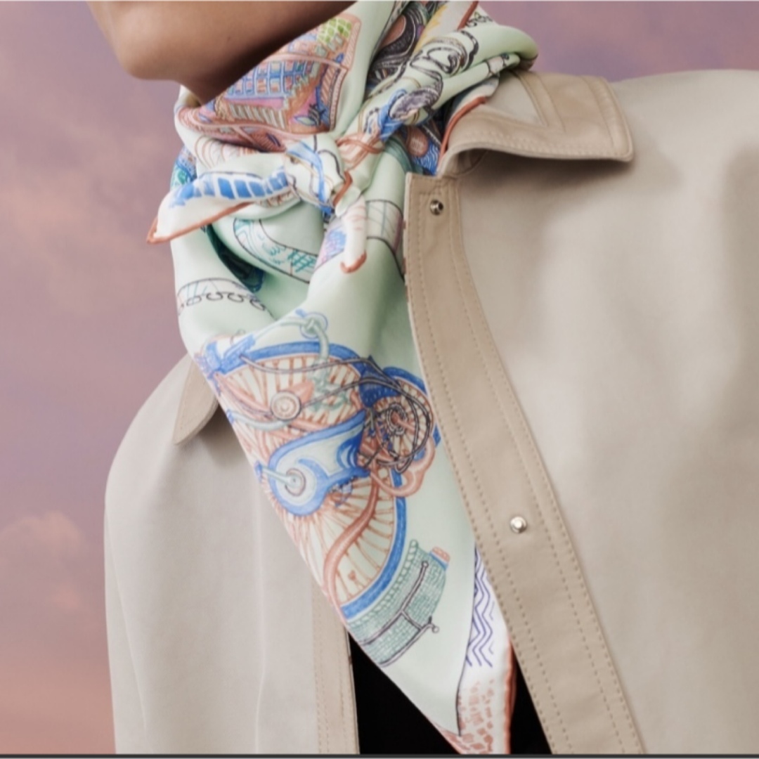 Hermes(エルメス)のHERMES レアカラー《シュヴァロスコープ》カレ90  レディースのファッション小物(バンダナ/スカーフ)の商品写真
