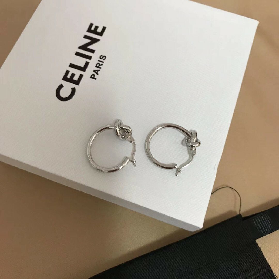 セリーヌ ノットピアス シルバー-