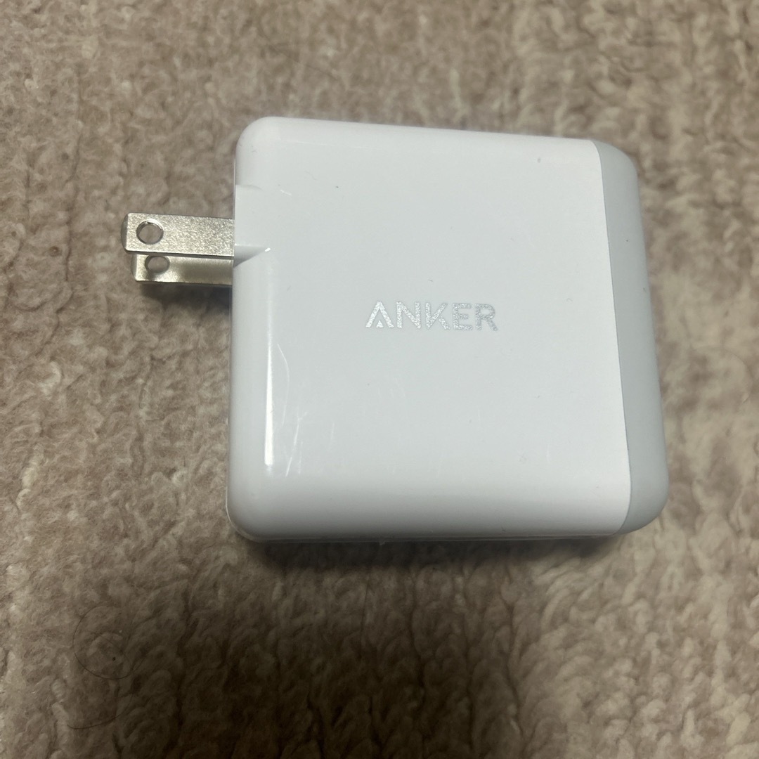 Anker(アンカー)のAnker PowerPort 4  (箱無し) スマホ/家電/カメラのスマートフォン/携帯電話(バッテリー/充電器)の商品写真