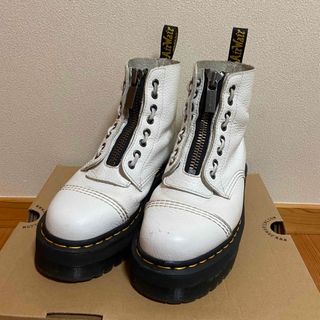 ドクターマーチン(Dr.Martens)の【レアカラー】Dr.Martins シンクレア　ホワイト　厚底ブーツ(ブーツ)