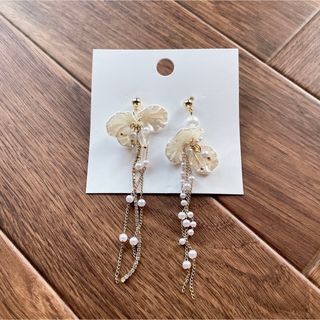 新品 ピアス 花 パール ゴールド 結婚式 前撮り 和装 洋装 アクセサリー(ピアス)