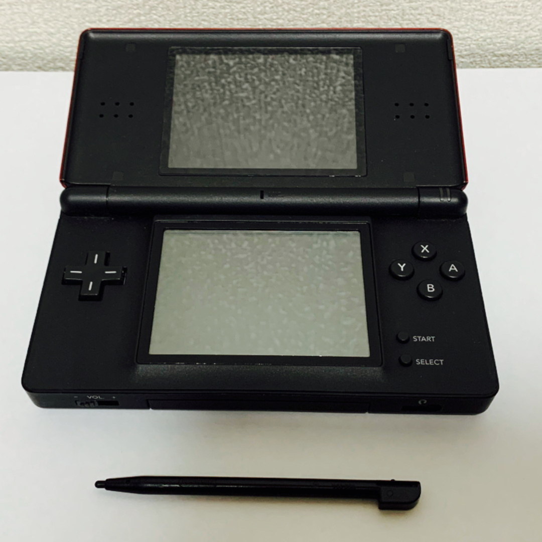 ニンテンドーDS(ニンテンドーDS)の任天堂DS Lite クリムゾンブラック エンタメ/ホビーのゲームソフト/ゲーム機本体(携帯用ゲーム機本体)の商品写真