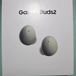 サムスン(SAMSUNG)のSAMSUNG Galaxy Buds2オリーブグリーン新品+オマケ(ストラップ/イヤホンジャック)