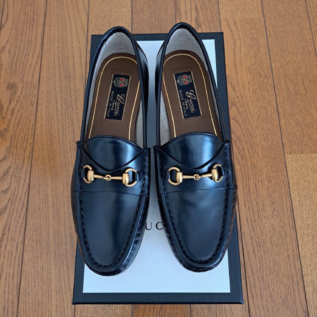 Gucci(グッチ)のauxxx専用 未使用グッチ1953ホースビットローファー　36 ソックスセット レディースの靴/シューズ(ローファー/革靴)の商品写真
