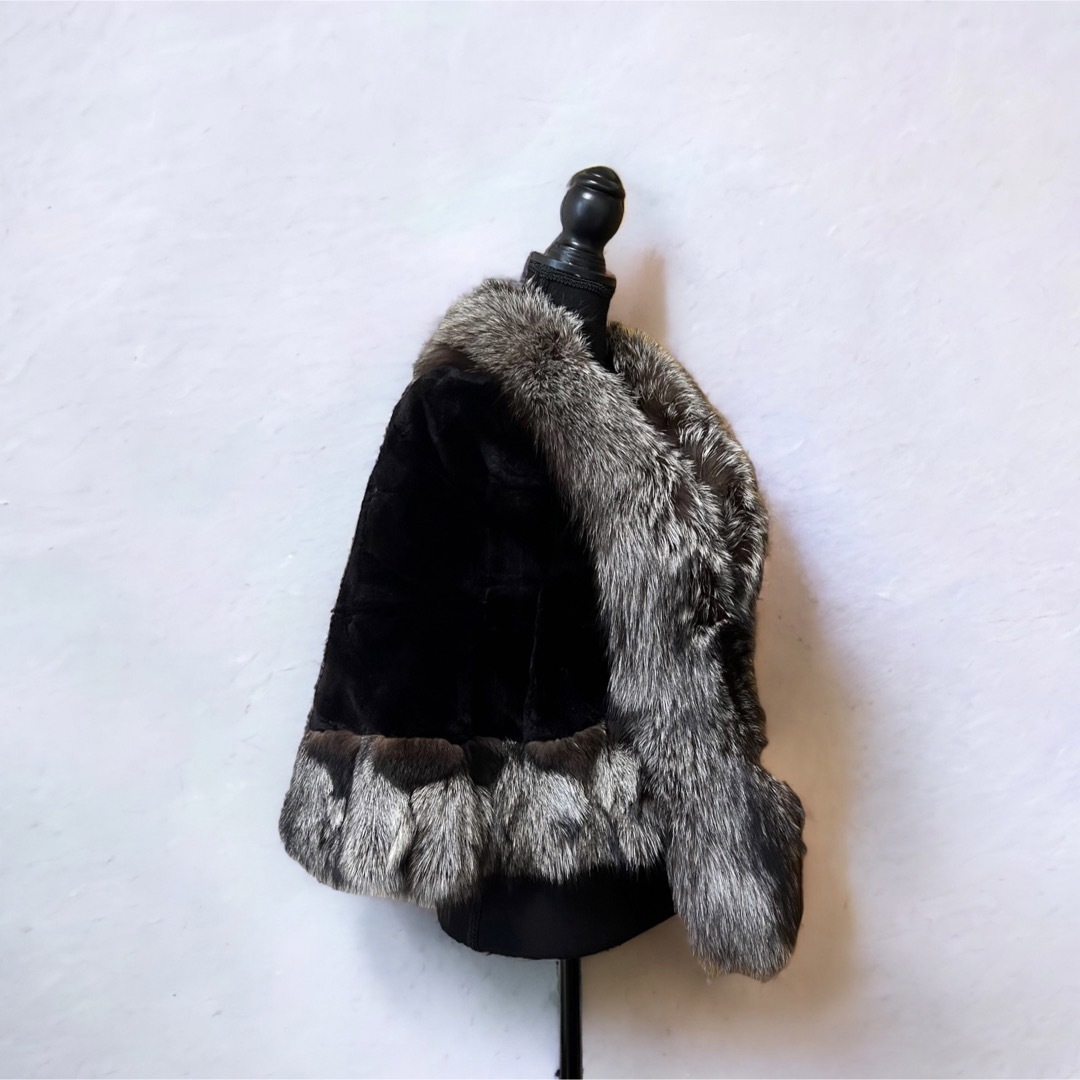 美品 ミンク マント ケープ ロシアンセーブル フォックス 黒 毛皮 コート レディースのジャケット/アウター(毛皮/ファーコート)の商品写真