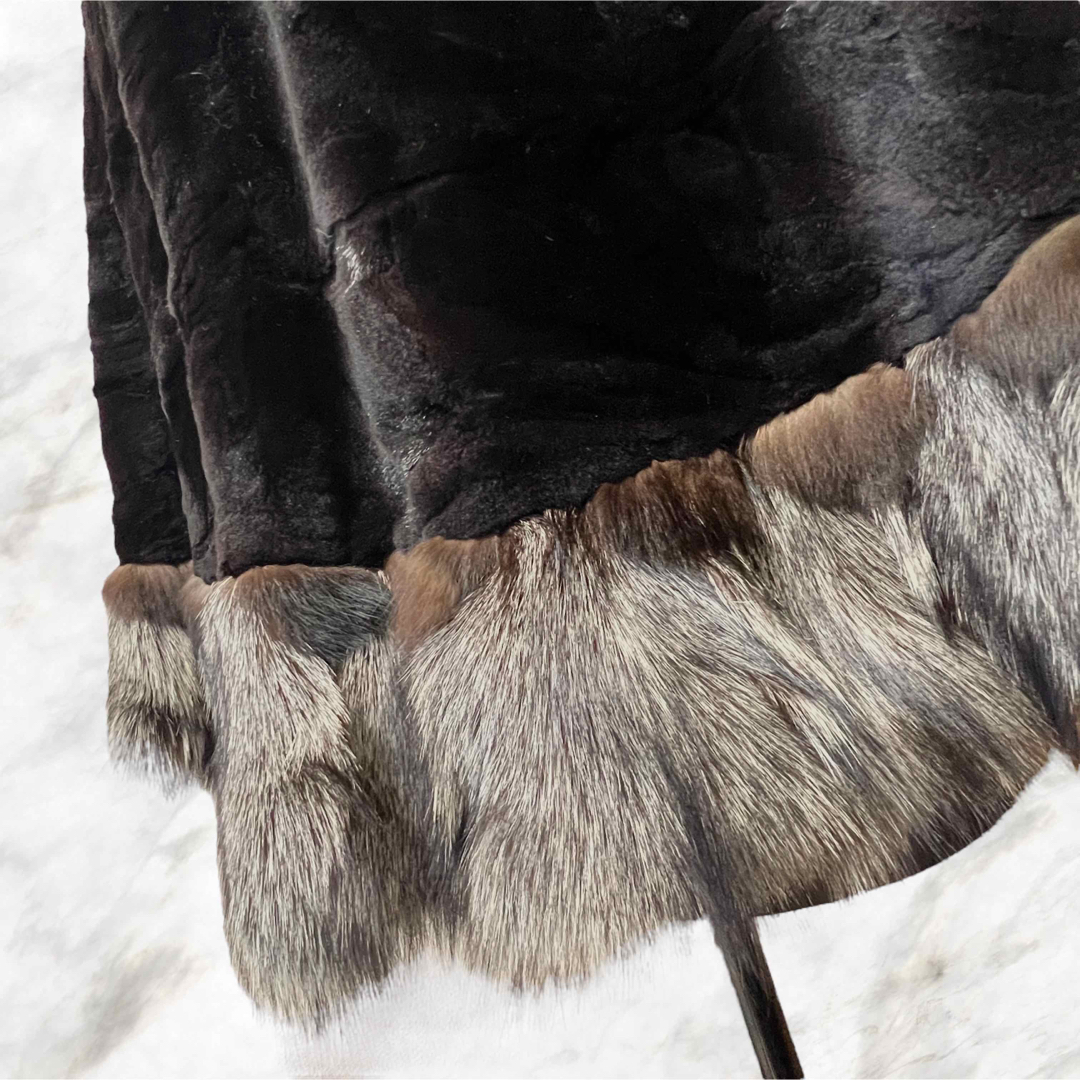 美品 ミンク マント ケープ ロシアンセーブル フォックス 黒 毛皮 コート レディースのジャケット/アウター(毛皮/ファーコート)の商品写真