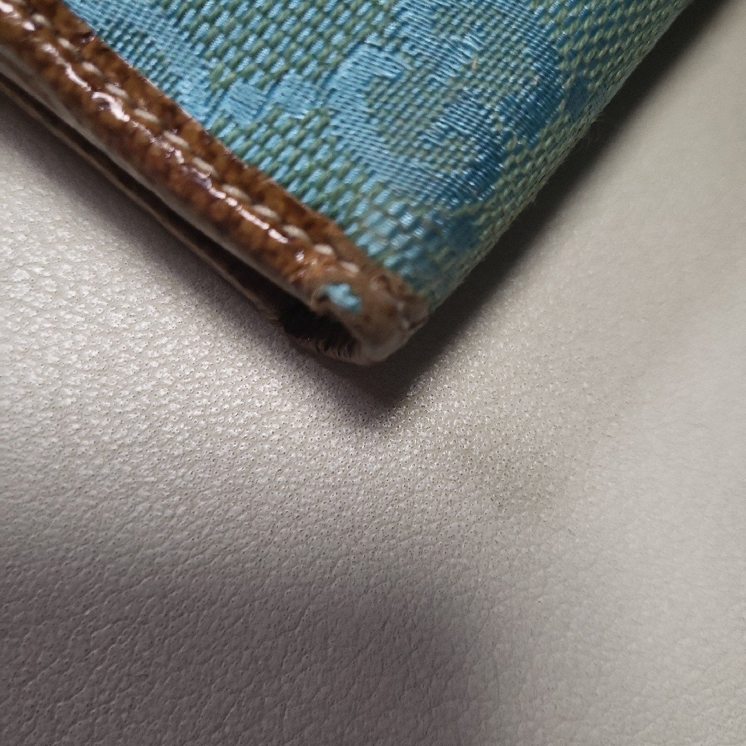 Gucci(グッチ)のグッチ　GUCCI　二つ折り財布 レディースのファッション小物(財布)の商品写真