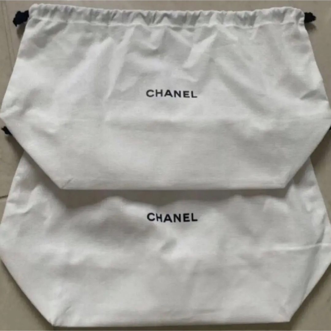 CHANEL(シャネル)の2枚セット　CHANEL 巾着 ポーチ ホワイト シャネル ノベルティ コスメ レディースのファッション小物(ポーチ)の商品写真
