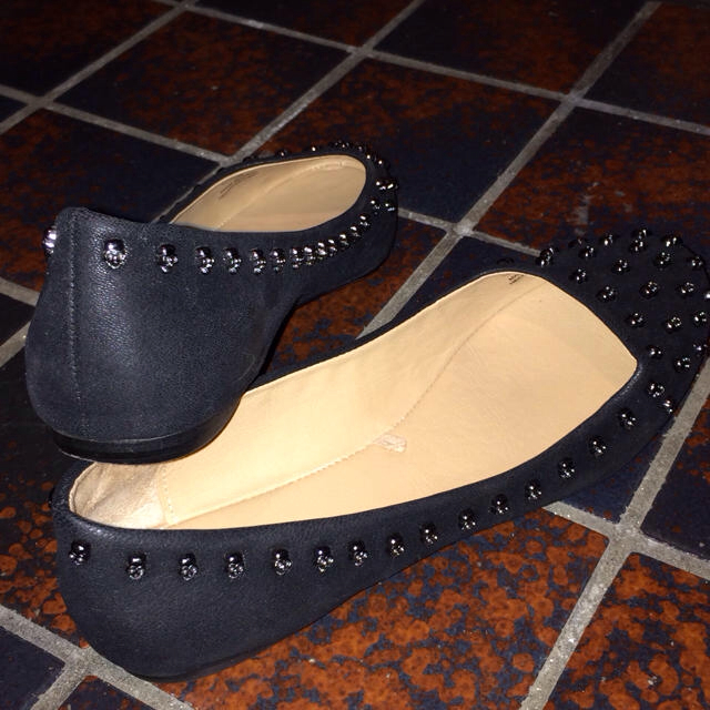 ZARA(ザラ)のZara スタッズフラットシューズ レディースの靴/シューズ(ハイヒール/パンプス)の商品写真