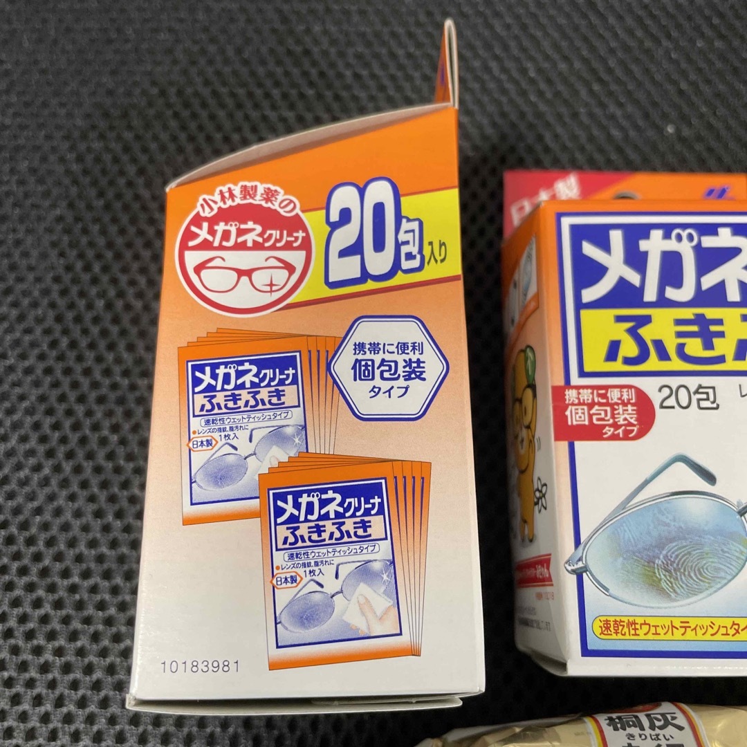 小林製薬(コバヤシセイヤク)の【匿名配送】メガネクリーナー ふきふき メガネ拭き20包4箱、桐灰カイロ10個入 インテリア/住まい/日用品の日用品/生活雑貨/旅行(日用品/生活雑貨)の商品写真