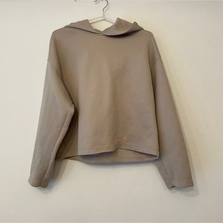 ユニクロ(UNIQLO)のユニクロ ウルトラストレッチドライスウェットプルパーカー ベージュ(パーカー)