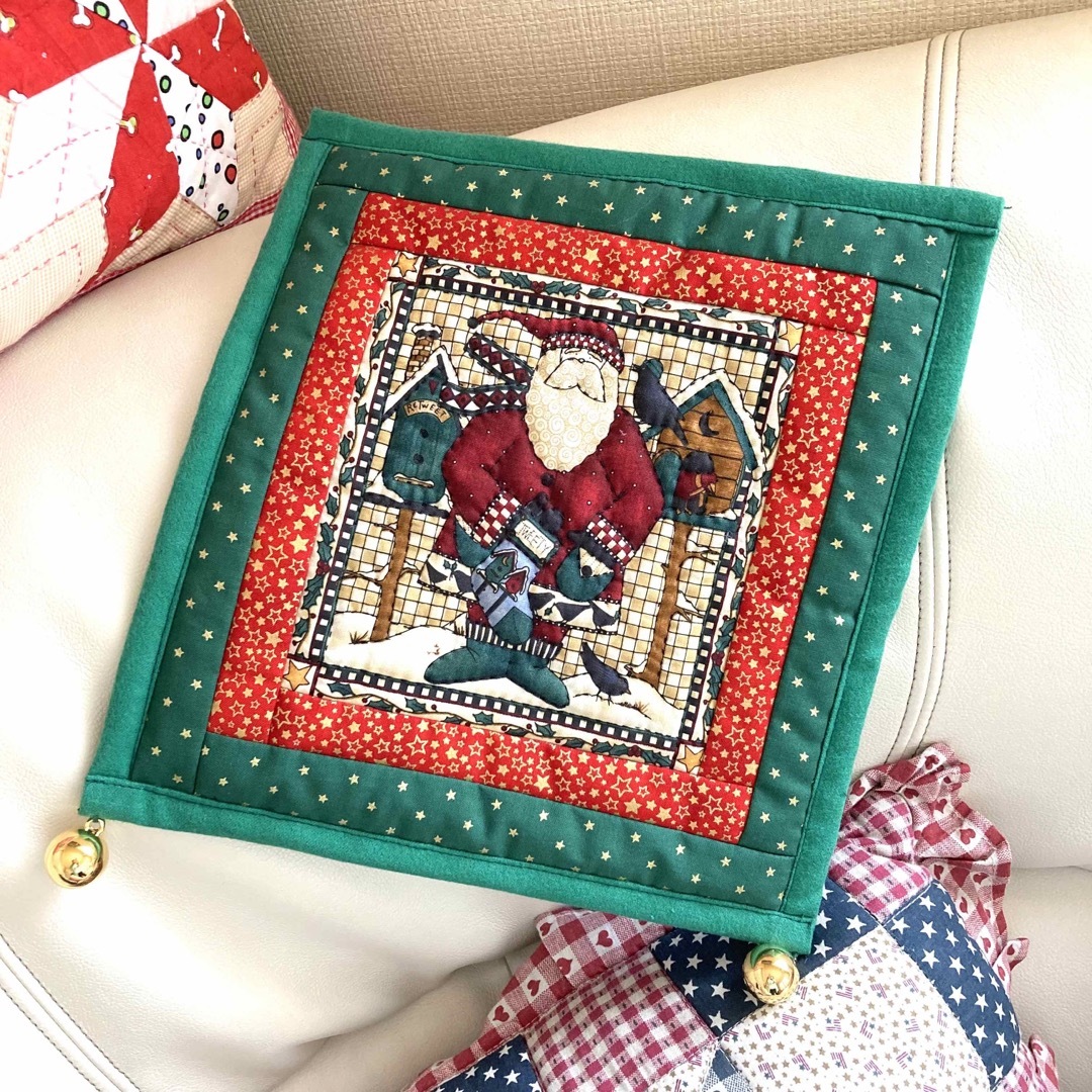 デビーマム　クリスマスミニタペストリー　ハンドメイド ハンドメイドのインテリア/家具(インテリア雑貨)の商品写真