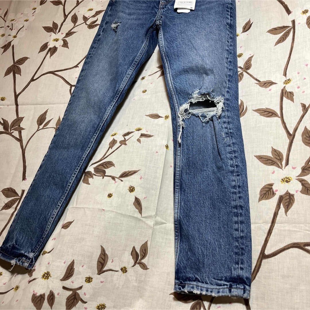 ZARA(ザラ)の新品未使用　ZARA  34表示　レディース　キッズ　ダメージ　デニム　ジーンズ レディースのパンツ(デニム/ジーンズ)の商品写真