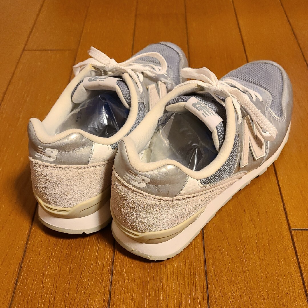 New Balance(ニューバランス)のチーニ様◯NEWBALANCE 996 レディーススニーカー　グレー/シルバー レディースの靴/シューズ(スニーカー)の商品写真