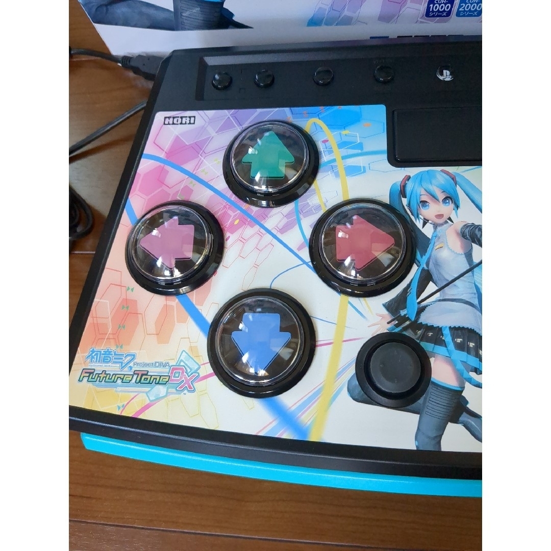 PlayStation4(プレイステーション4)の初音ミクProject DIVA Future Tone DX 専用ミニコントロ エンタメ/ホビーのゲームソフト/ゲーム機本体(その他)の商品写真