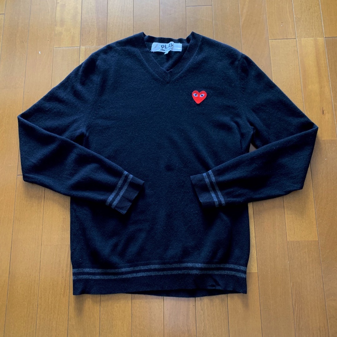 COMME des GARCONS(コムデギャルソン)のPLAY COMME des GARCONSプレイコムデギャルソンＶネックニット レディースのトップス(ニット/セーター)の商品写真