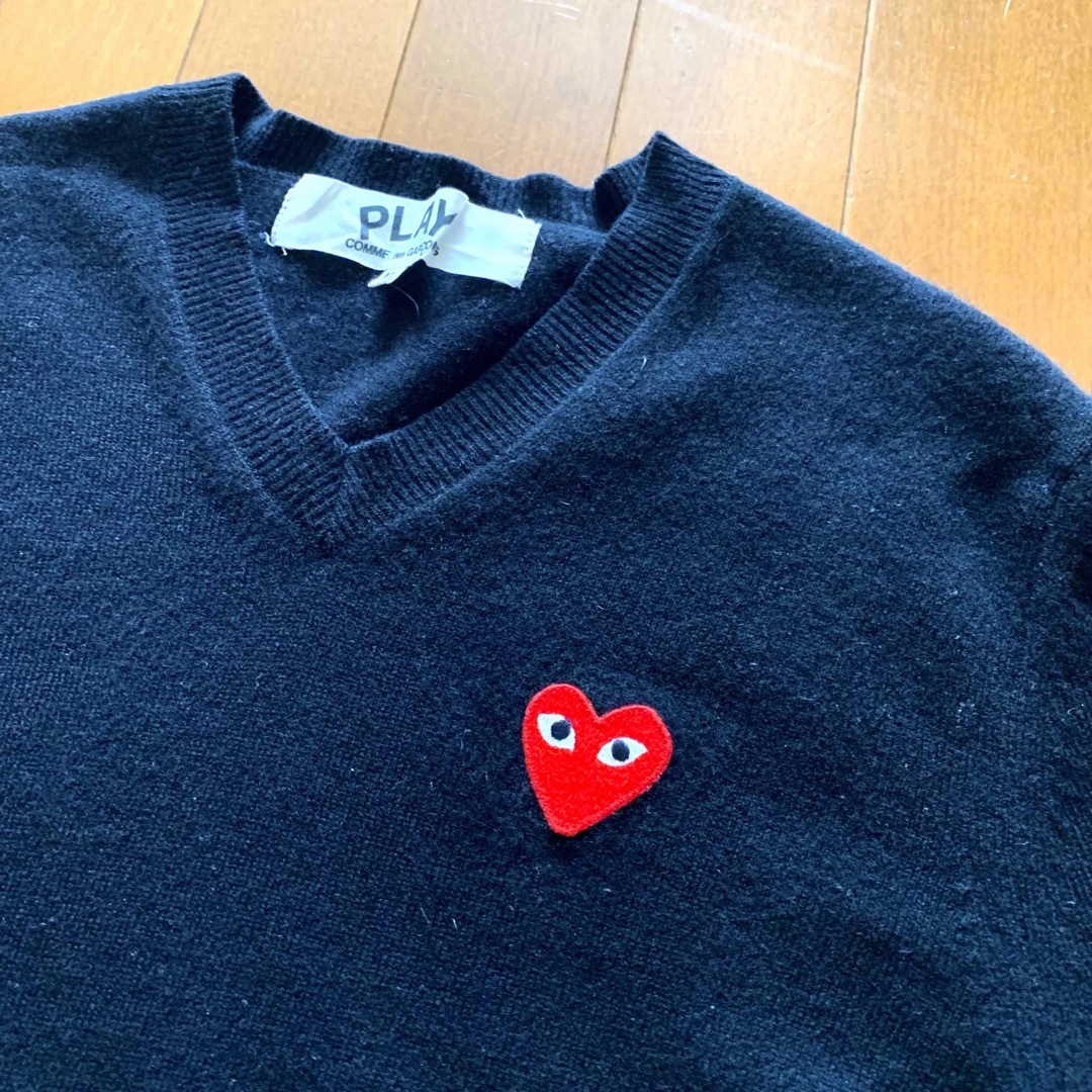 COMME des GARCONS(コムデギャルソン)のPLAY COMME des GARCONSプレイコムデギャルソンＶネックニット レディースのトップス(ニット/セーター)の商品写真