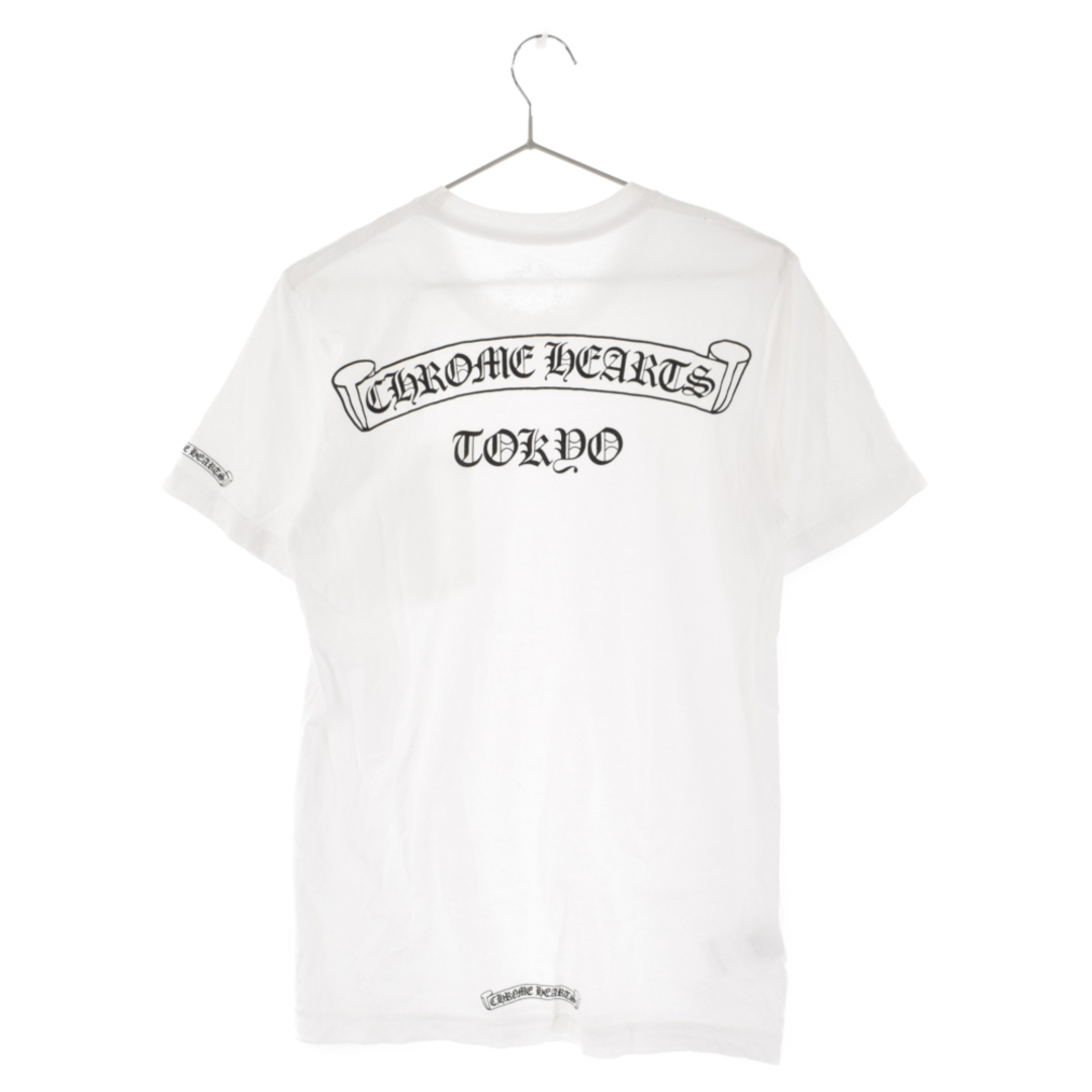 Chrome Hearts(クロムハーツ)のCHROME HEARTS クロムハーツ Tokyo Scroll Label Logo Tee トウキョウスクロールラベル ロゴ半袖Tシャツカットソー ホワイト メンズのトップス(Tシャツ/カットソー(半袖/袖なし))の商品写真