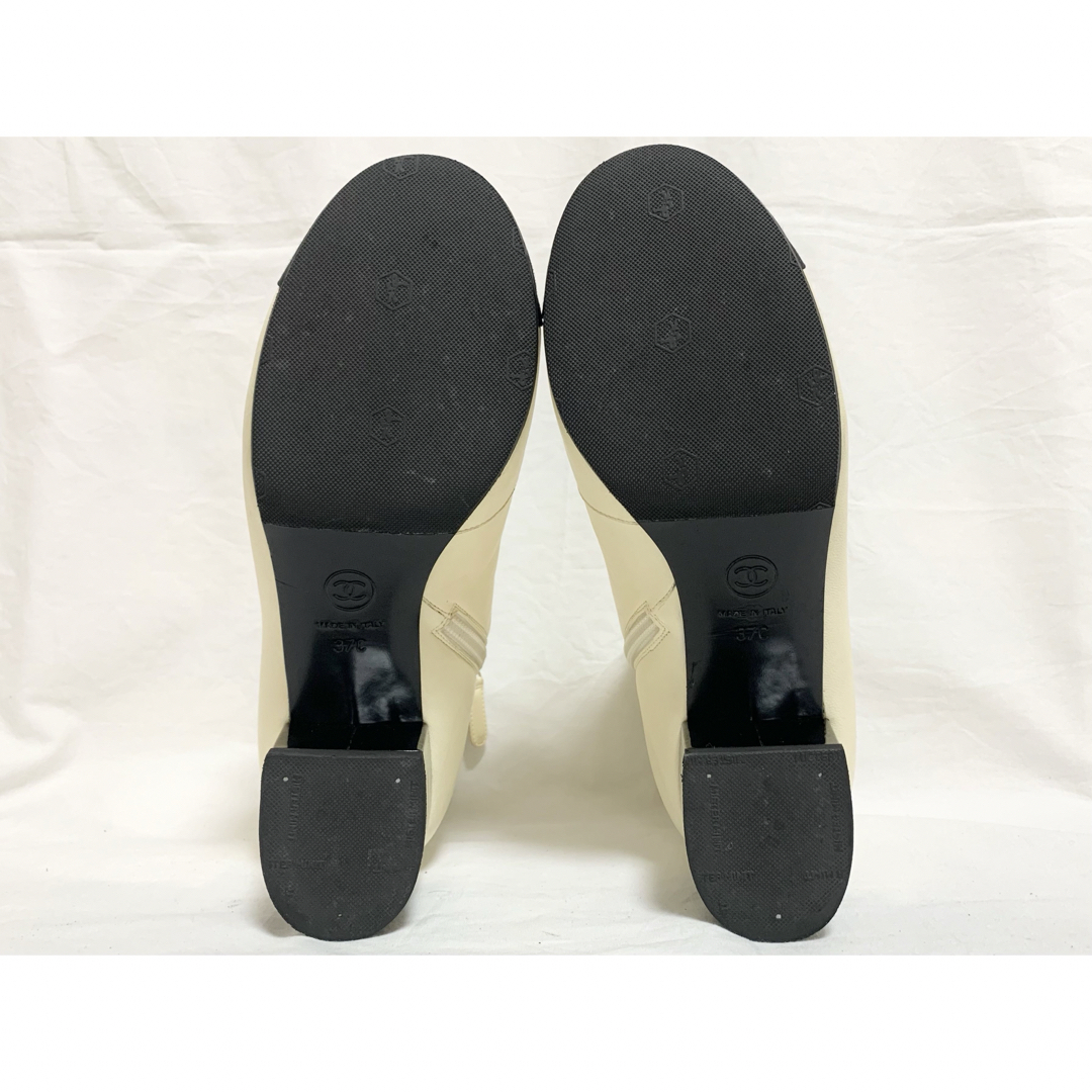CHANEL(シャネル)の希少超美品 シャネル G33181 フェイクパール レザー ショートブーツ 37 レディースの靴/シューズ(ブーツ)の商品写真