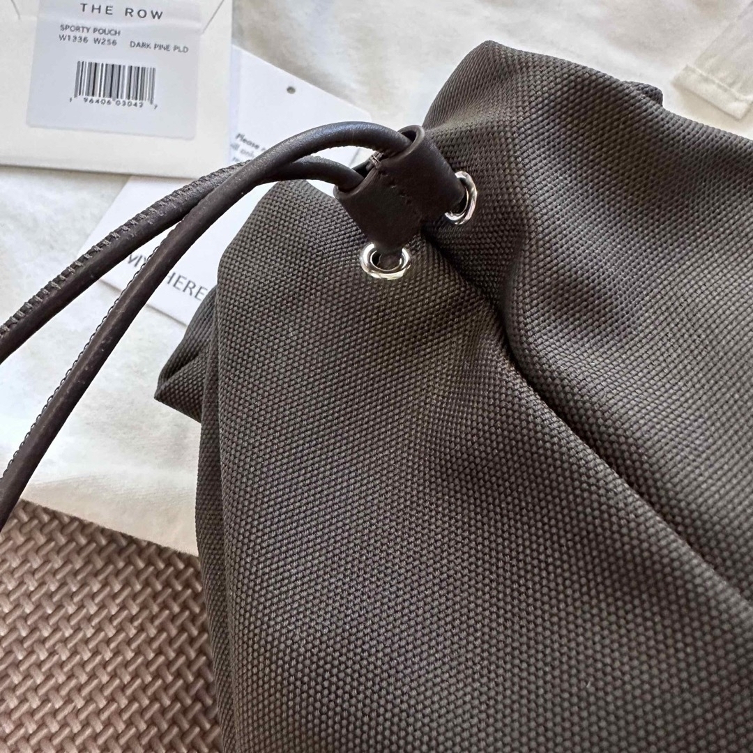 THE ROW - 週末の値下廃盤品カラー ザロウTHE ROW Sporty Pouch