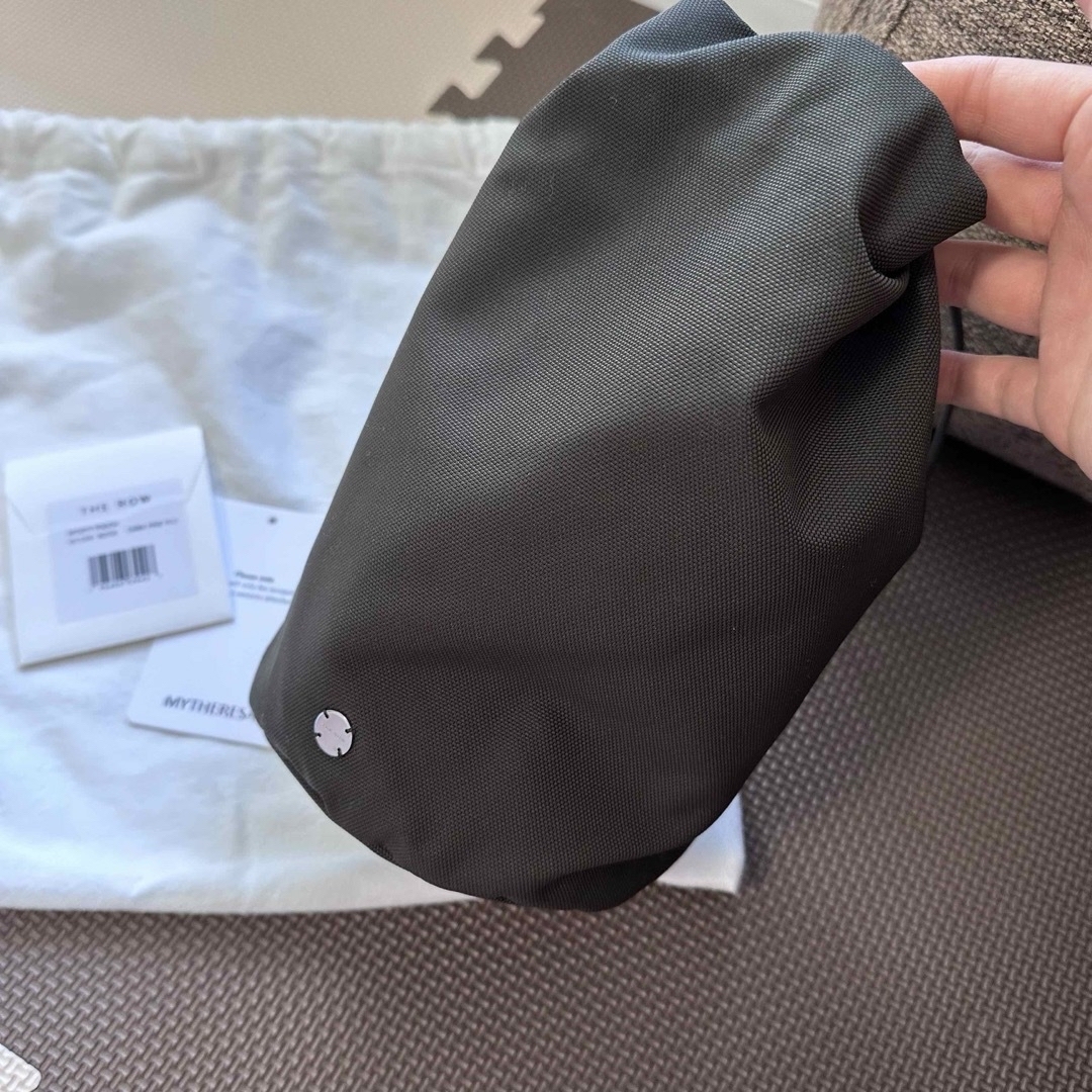 THE ROW - 週末の値下廃盤品カラー ザロウTHE ROW Sporty Pouch
