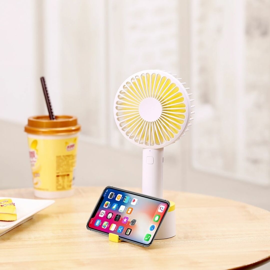 イエロー 携帯扇風機 ポータブル ハンディファン 卓上扇風機 USB充電式 スマホ/家電/カメラの冷暖房/空調(扇風機)の商品写真