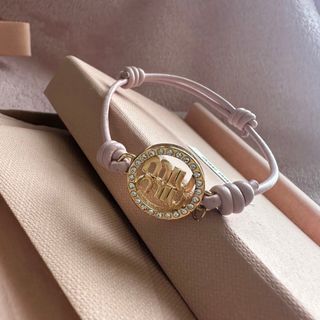 ミュウミュウ(miumiu)のmiumiu ナッパレザー メタルブレスレット(ブレスレット/バングル)