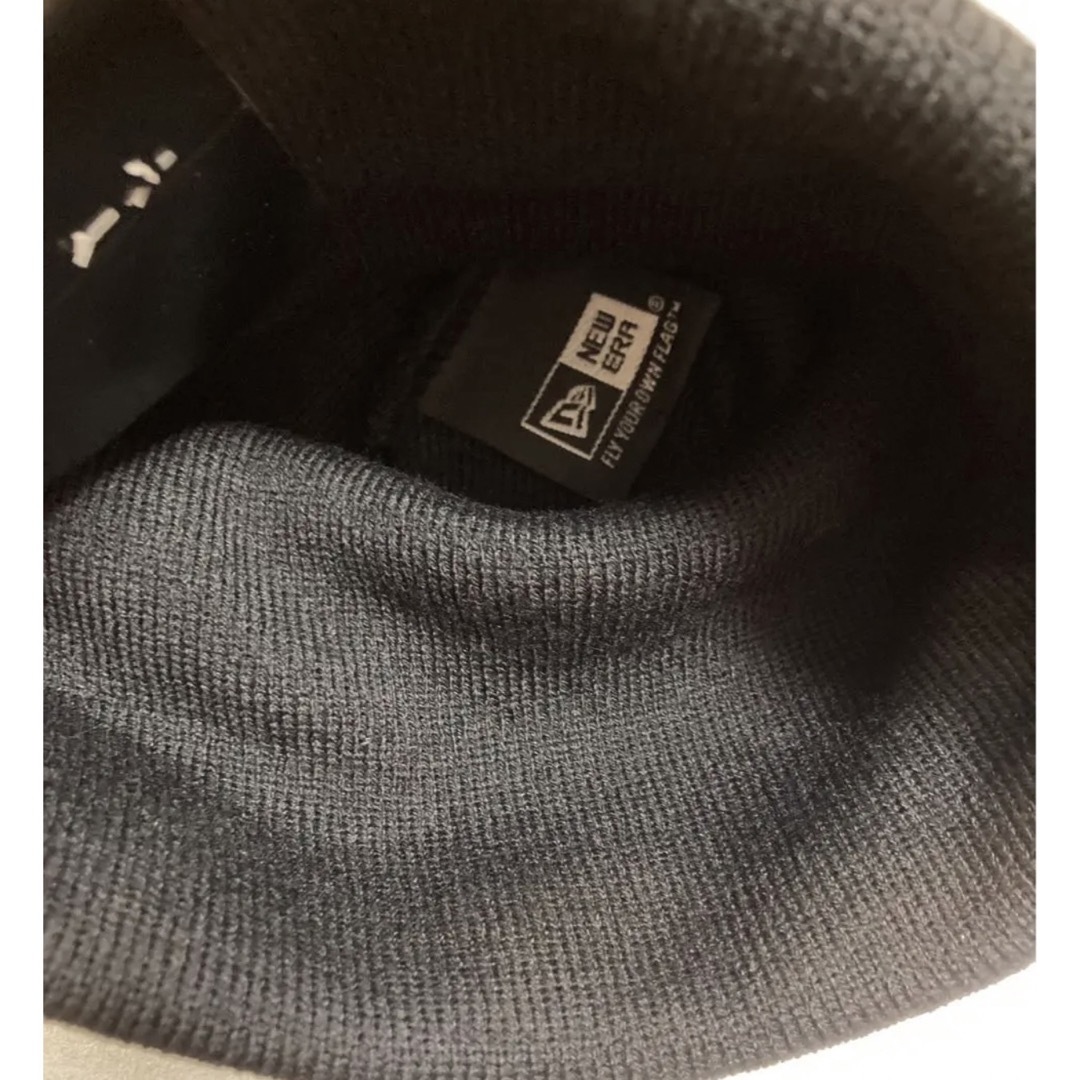 NEW ERA(ニューエラー)の新品　 モンスター×ニューエラニットキャップ　ブラック メンズの帽子(キャップ)の商品写真