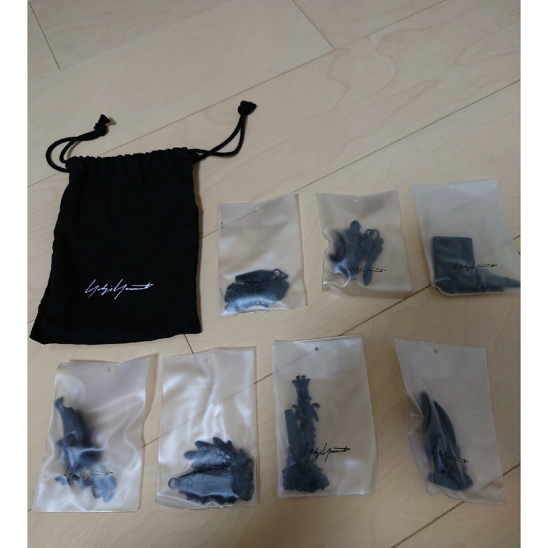 Yohji Yamamoto POUR HOMME(ヨウジヤマモトプールオム)のヨウジヤマモト 19aw デカ黒釦コート メンズのジャケット/アウター(ピーコート)の商品写真
