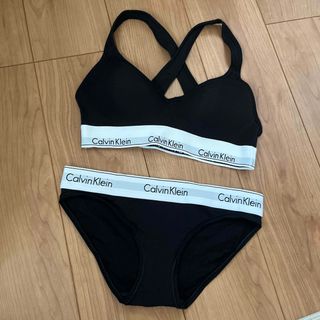 カルバンクライン(Calvin Klein)のカルバンクライン　スポーツブラM ショーツSセット(ブラ&ショーツセット)