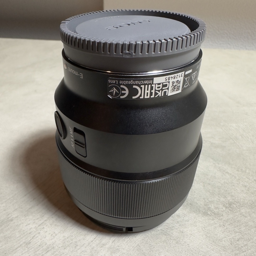 SONY(ソニー)の【美品】FE 85mm F1.8 SEL85F18 スマホ/家電/カメラのカメラ(レンズ(単焦点))の商品写真