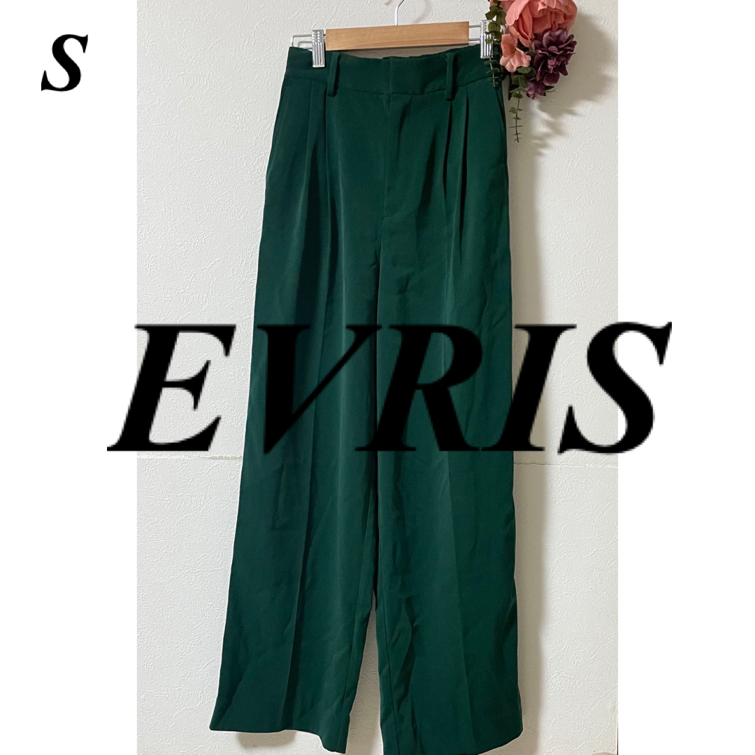 EVRIS(エヴリス)のEVRIS エブリス タックストレートカラーパンツ レディースのパンツ(カジュアルパンツ)の商品写真