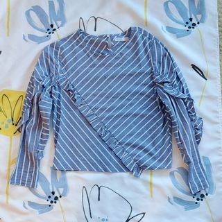 ベルシュカ(Bershka)の160 XS　ベルシュカ　シャツ　ブルー　フリル　ストライプ(Tシャツ/カットソー)