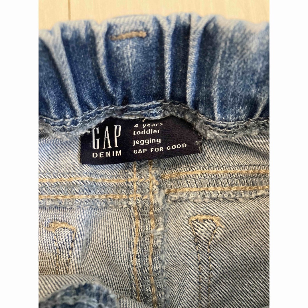 GAP Kids(ギャップキッズ)のGAP  キッズ　ダメージデニム　4years キッズ/ベビー/マタニティのキッズ服男の子用(90cm~)(パンツ/スパッツ)の商品写真