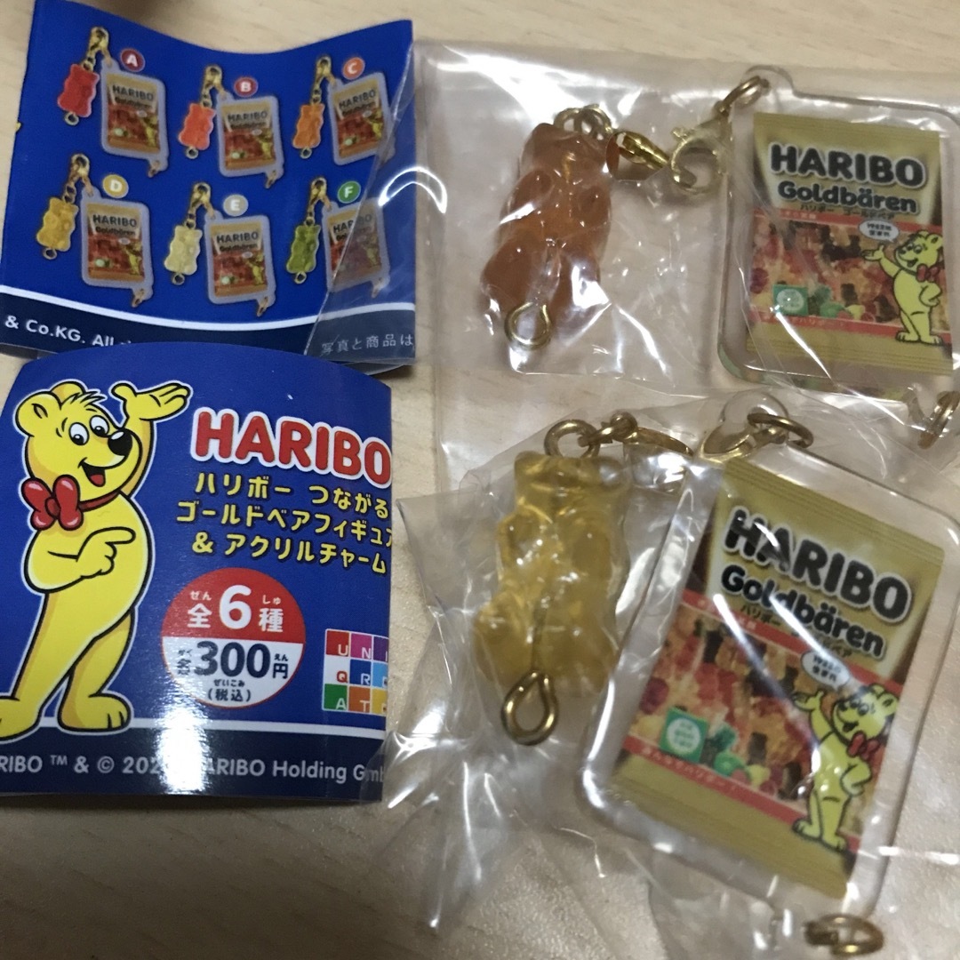 HARIBO ゴールドベアフィギュア＆つながるアクリルチャーム　2点セット エンタメ/ホビーのおもちゃ/ぬいぐるみ(キャラクターグッズ)の商品写真