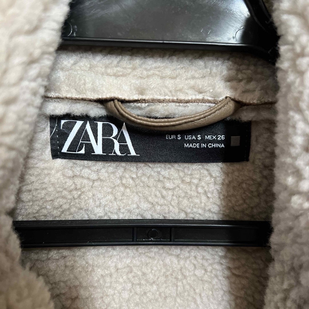 ZARA(ザラ)のZARA ザラ　フェイクムートンジャケット　S レディースのジャケット/アウター(ムートンコート)の商品写真
