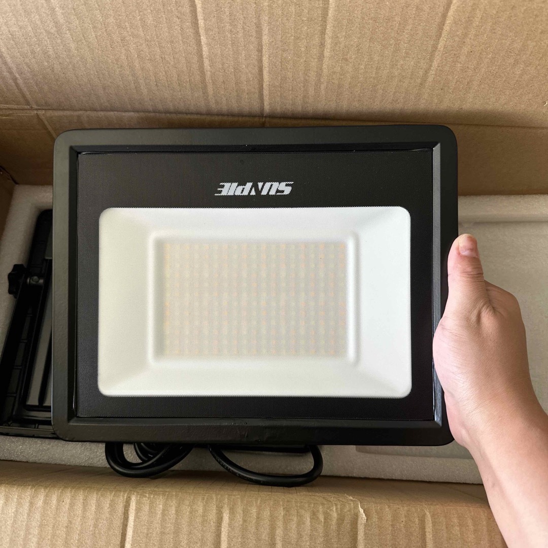 投光器 104W 16000LM 三脚スタンド付き led 調節可能 屋外